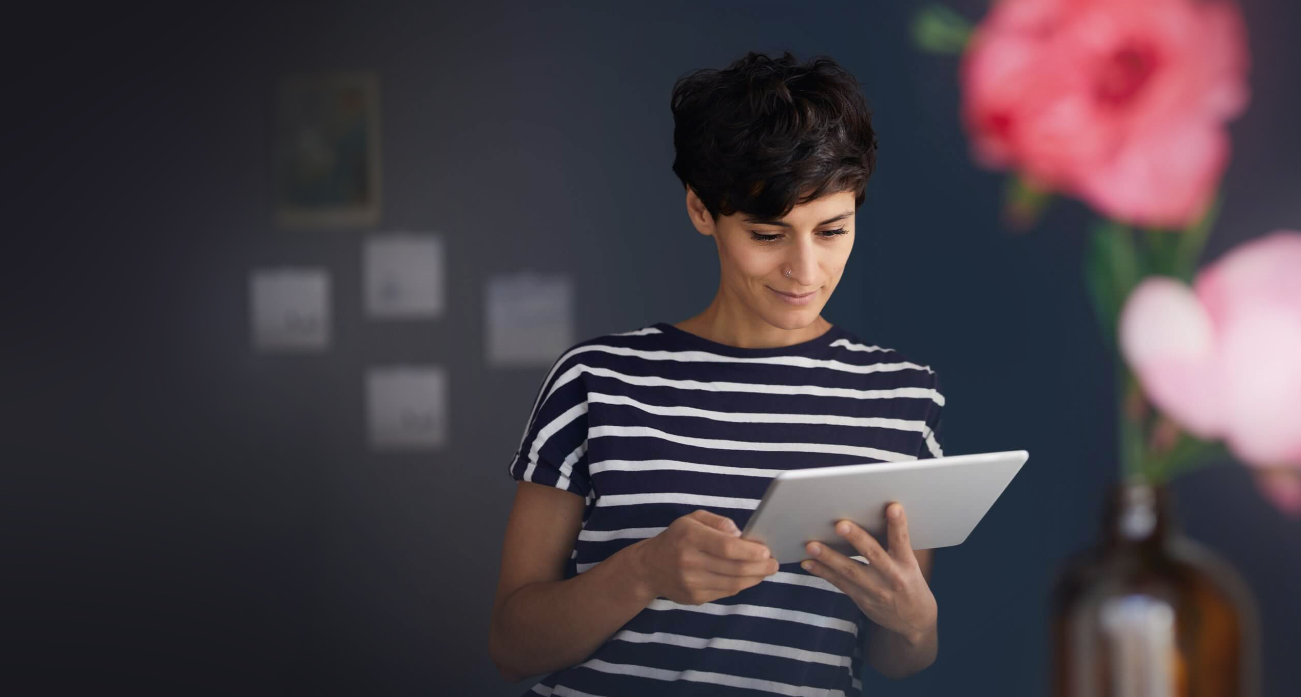 Frau mit Tablet