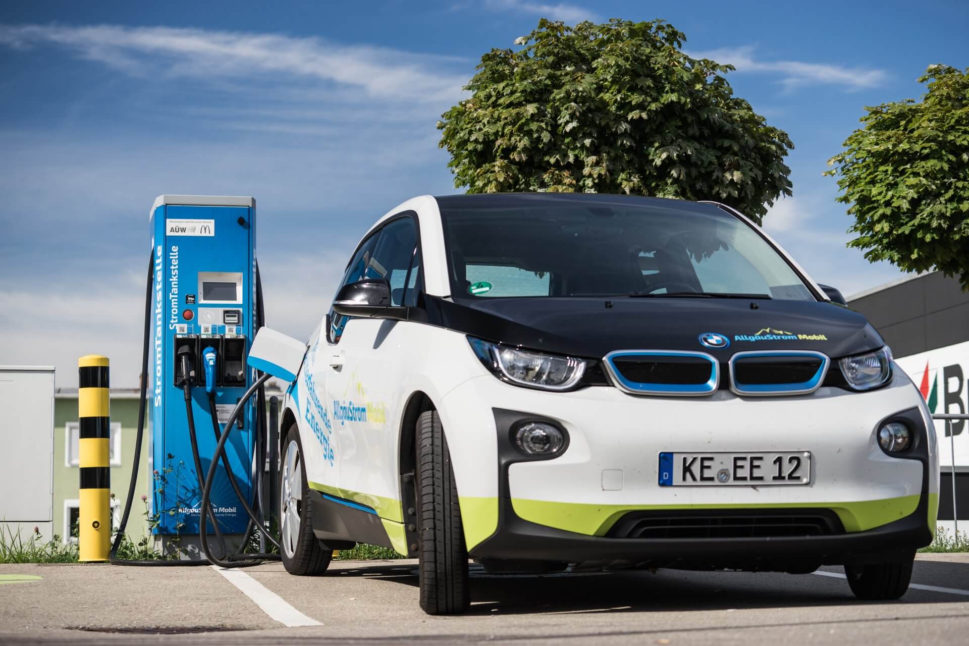 E-Auto an Ladestation