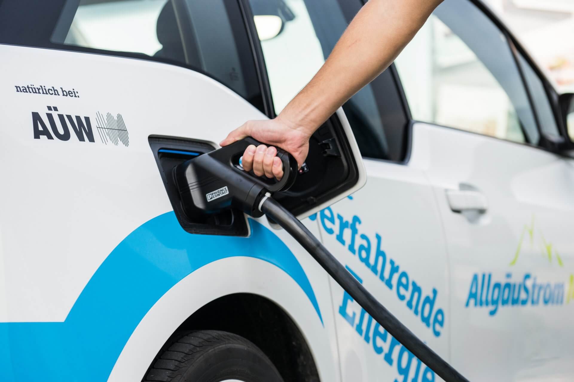 E-Auto wird aufgeladen