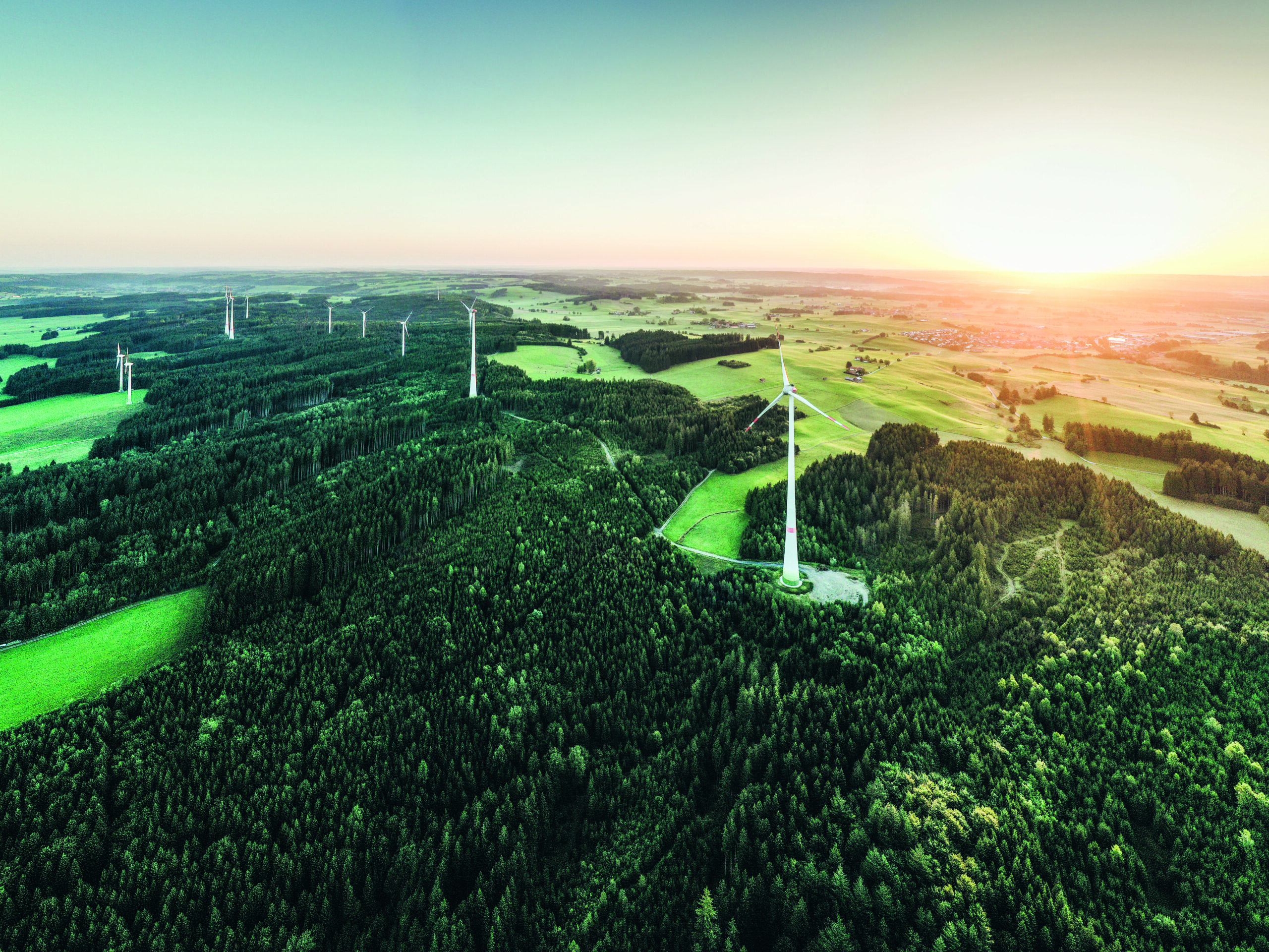 Landschaft mit Windrädern