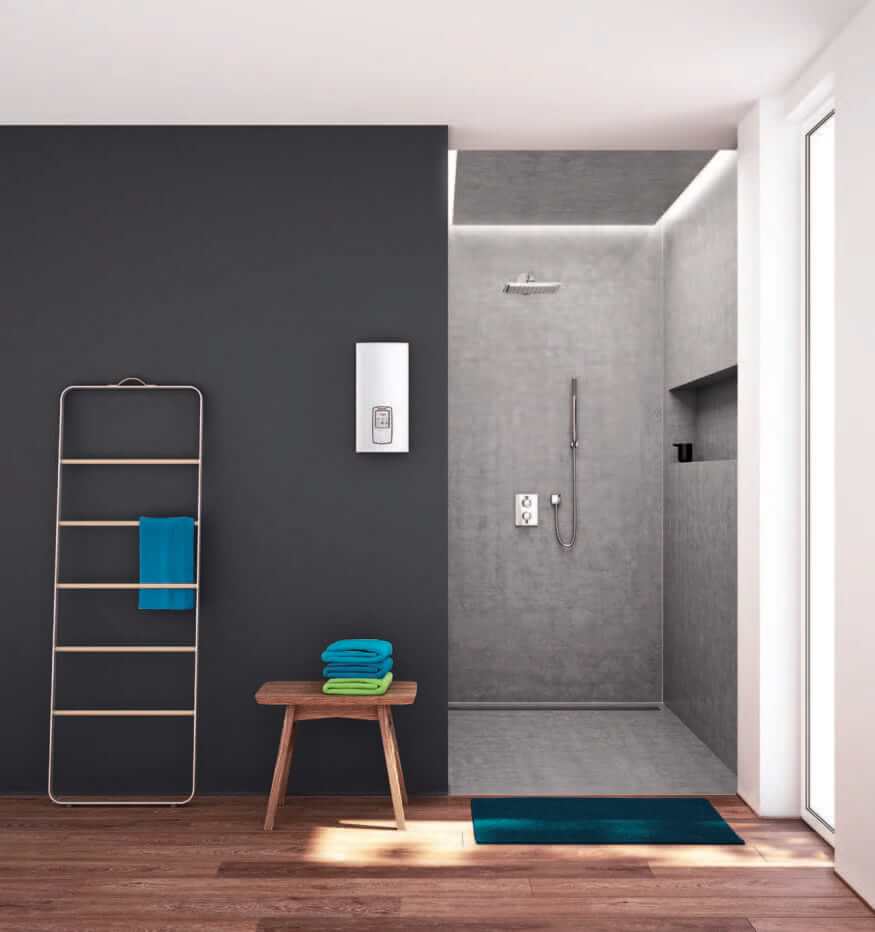 bEgehbare Dusche in einem Badezimmer